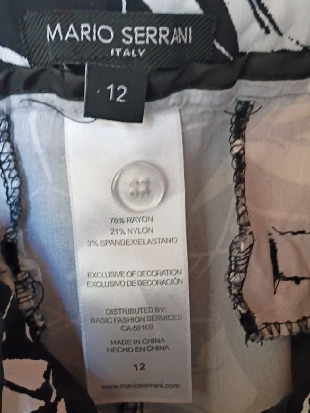 Mario Serrani Women's Black and White Leaf-Print Shorts Size 12 - Picture 11 of 11